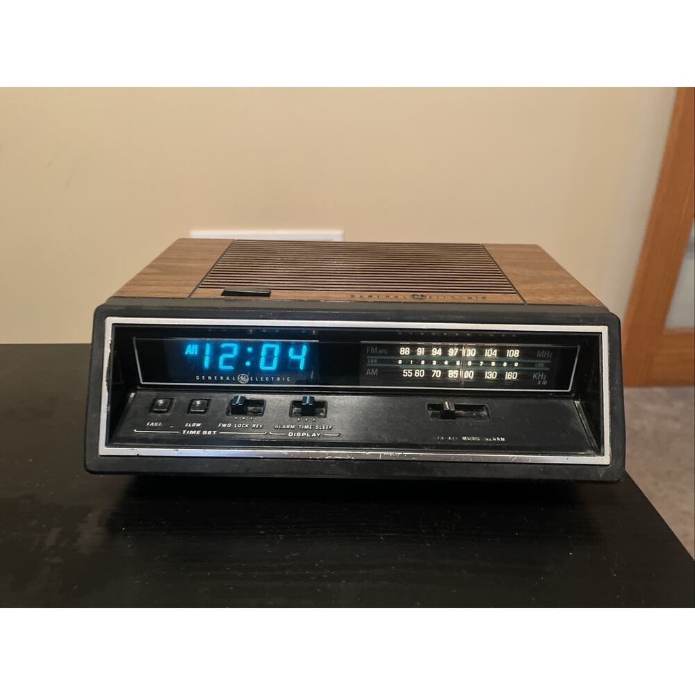 Vintage GE General Electric 7-4665 AM/FM Alarm Clock Radio Wood Grain , NICE